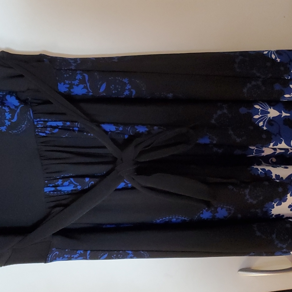 Dress - Picture 4 of 4